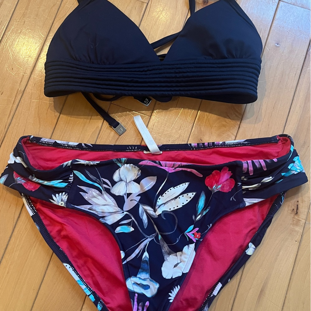 Seafolly women’s bathing suit bikini size 14, fits like an 8